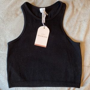 (NWT) Black Seemless Top